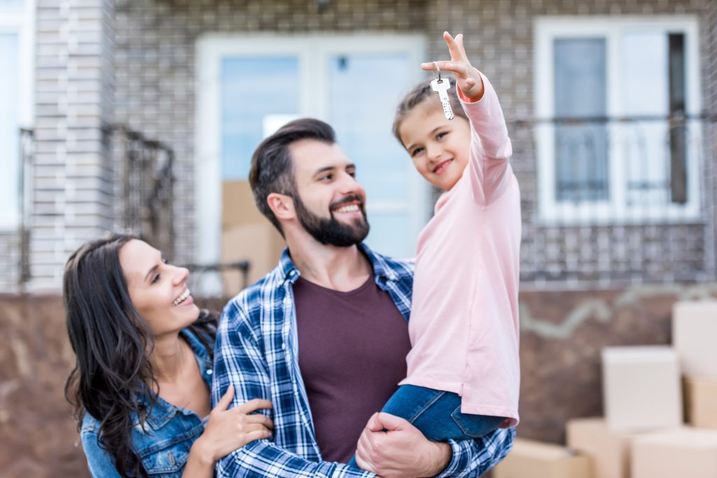 Colorado Mortgage Calculator - Family in front of house holding keys