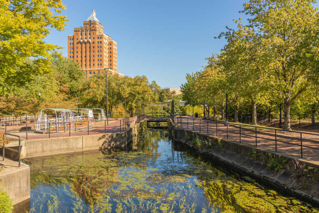 Akron mortgage broker - Erie Canal Lock in Akron, Ohio