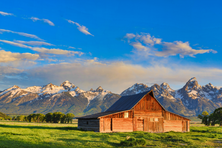 Jackson Mortgage Broker - Barn with mountains in the background